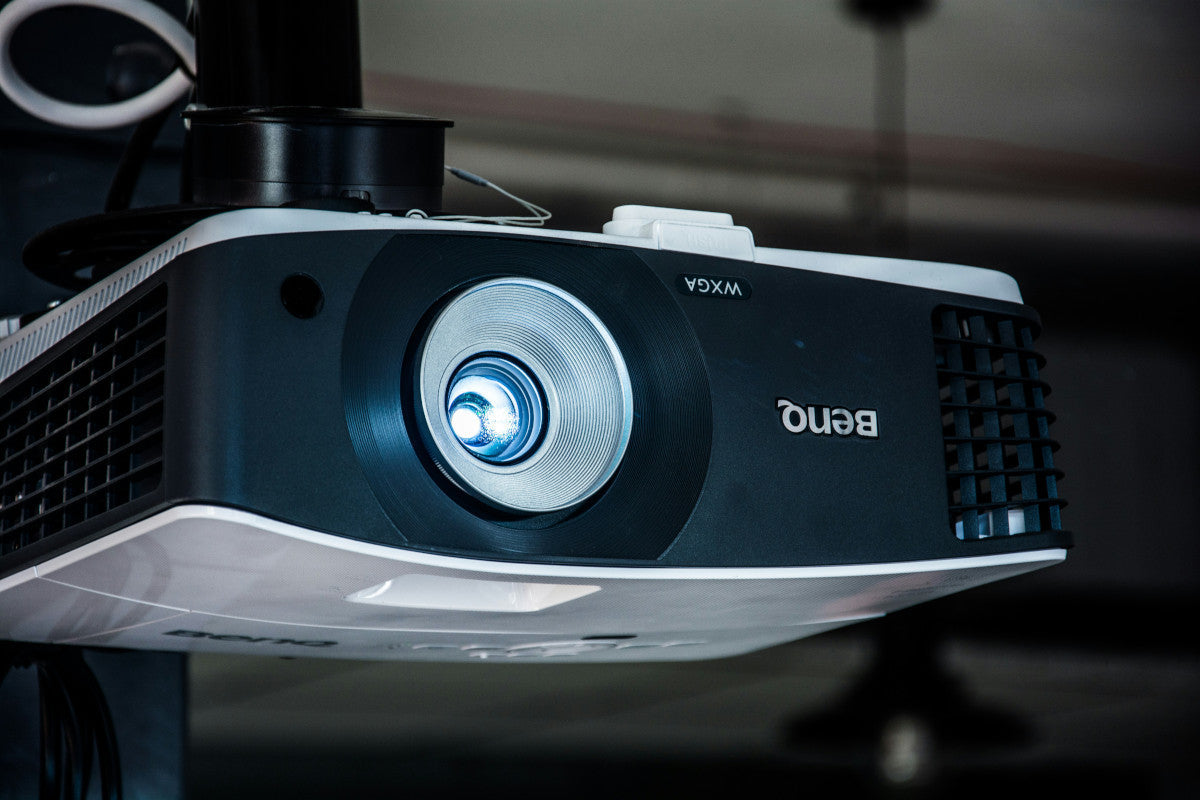 Can You Use Any Projector for a Golf Simulator? | Buying Guide - Indoor ...