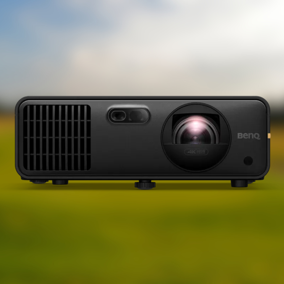 BenQ AK700ST Golf Simulator Projector with golf course.