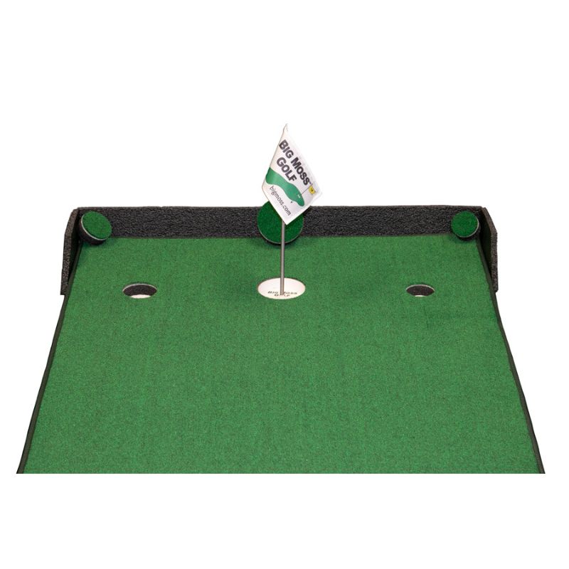 Big Moss Golf Golf Competitor V2 close view with flag stick.