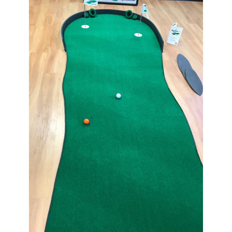 Big Moss Golf The Augusta 410 V2 putting green with flag sticks, break pads, and manual.