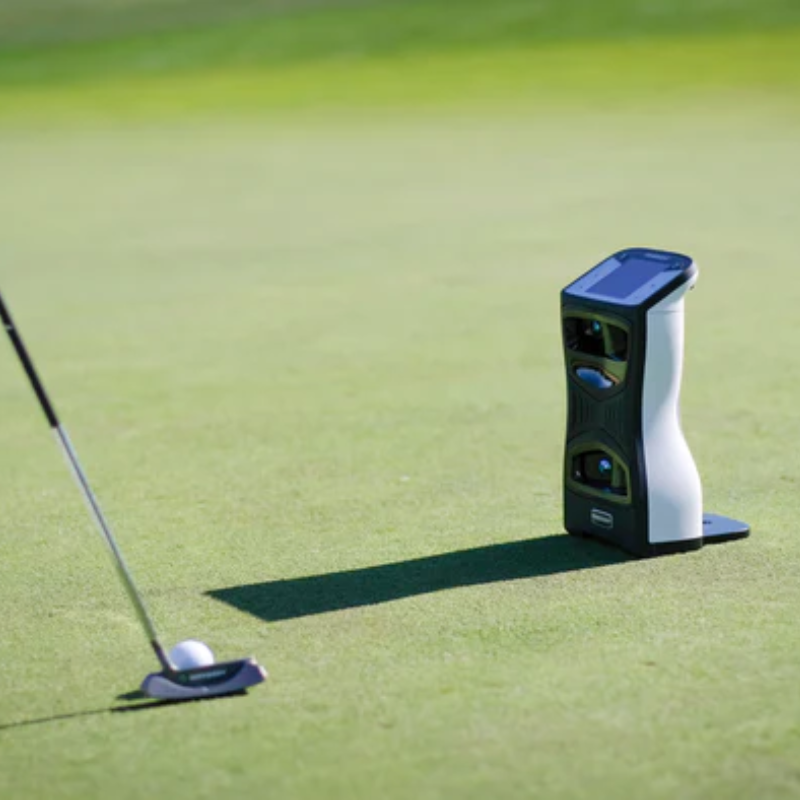 Foresight Sports QuadMAX Launch Monitor with putter.