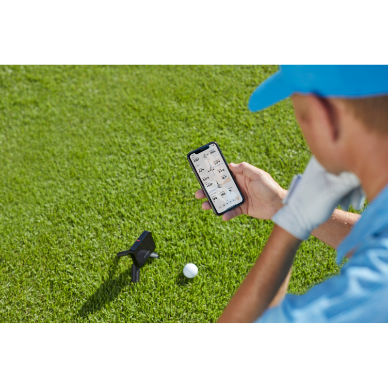 Garmin Approach R10 Launch Monitor overhead view with golfer and user interface.