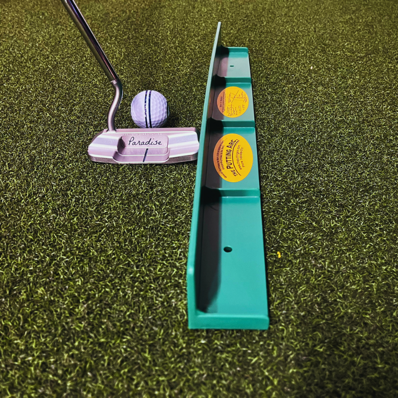 Putting Arc Limited Edition Green T3 model down the line putter view.