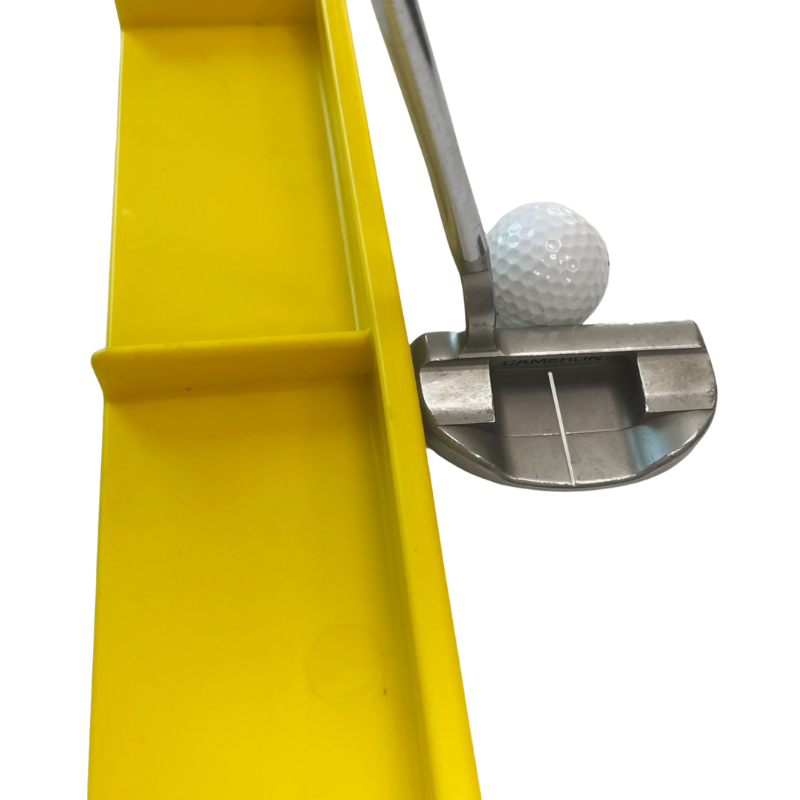 Putting Arc MSIII with putter and ball down the line.