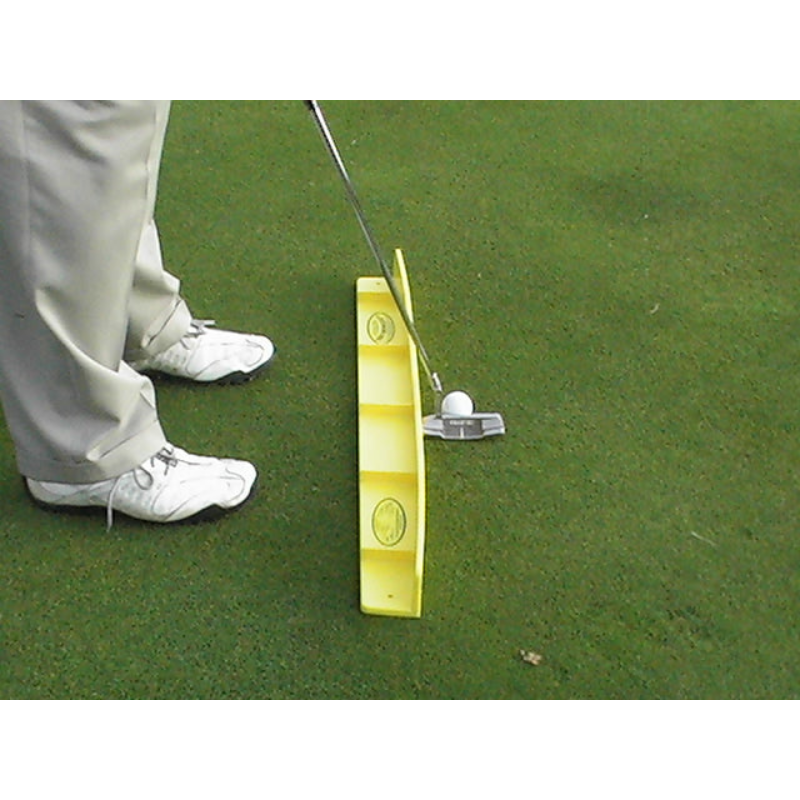 Putting Arc MSIII with putter and ball down the line.