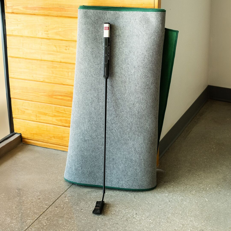 SIG LITE Indoor Putting Green 3&#39; x 8&#39; rolled up with putter.