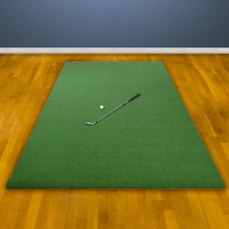 The Net Return Pro Turf 10&#39;x6&#39; with golf club and ball.