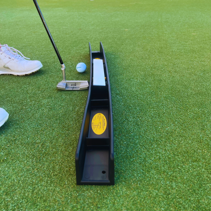 The Putting Arc MS-3D black with down the line putter stroke view.